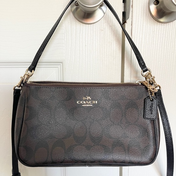 Coach Handbags - Coach shoulder bag with crossbody strap